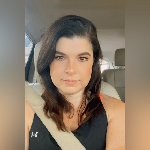 Meet your Posher, Haley - Picture 2 of 5